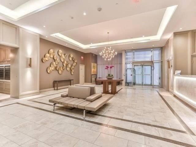 Luxury 2-Bedroom Apartment In Yorkville With The Best City View In Downtown Toronto Exterior photo